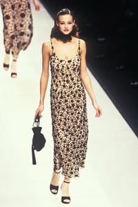 1855438935_GiorgioArmani1995WomenRTW171.thumb.jpg.406754346254024e41a1947750faa306.jpg