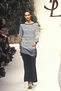 1860091468_YvesSaintLaurent1995WomenRTW29.thumb.jpg.53d3f4148cf96f9457d2c78b19eb1662.jpg