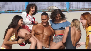 LOVE - Tommy Hilfiger-00.01.21.800.png
