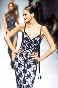 1884031870_HerveLeger1996WomenRTW116.thumb.jpg.a064782b613aac688d1eb5ca6fc72b4b.jpg