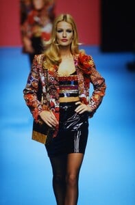 1886461380_christian-lacroix-ss-1995(4).thumb.jpg.2bd0fbc5c5560c51655d78912e147699.jpg