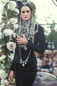 1899219716_ChristianDior1997HauteCouture6.thumb.jpg.e74ec2a4c3bc75ada02670fed7876c83.jpg