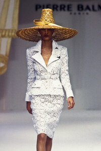 190826561_PierreBalmain1993HauteCouture51.thumb.jpg.0258ad2a9be1cf1bf554f9093f63857a.jpg