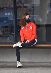        zoe110221BZNimage104.jpg