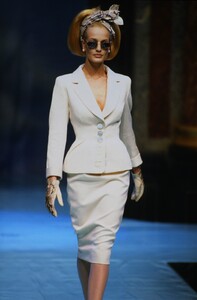 1922955450_christian-dior-hc-ss-1996(7).thumb.jpg.81babfa714940aadd56e7e7dec48c2bc.jpg