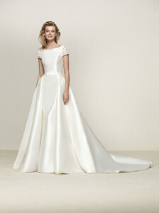 1950638811_collazione_2018_Pronovias26.thumb.jpg.2550cf5dcb2714314da64ce22a002d95.jpg