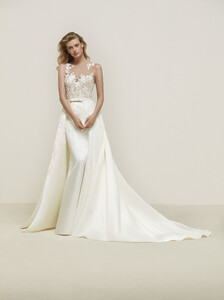 1980200343_collazione_2018_Pronovias22.thumb.jpg.4103b17a757267d5ea2690ee8c67189e.jpg