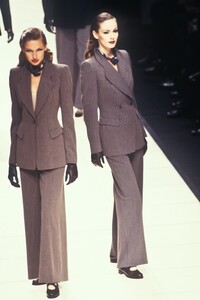 1995782346_GiorgioArmani1995WomenRTW86.thumb.jpg.0939fa43c634526c018a46726f7ec624.jpg