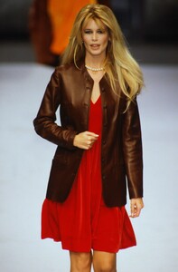 chanel-ss-1996-claudia-schiffer (15).jpg