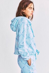 20201202_RE21EcomBR_TNorthcut_SHOT85_JennaSweatshirt-BeauxBlueTieDye-BRLS469R20_00038.jpg