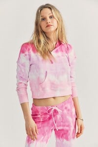 20210111_Ecom_TNorthcut_SHOT04-LK224-332-KIRBYHOODIE-LINEARBUBBLEGUM-0302.jpg