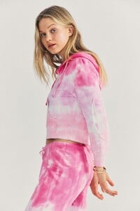 20210111_Ecom_TNorthcut_SHOT04-LK224-332-KIRBYHOODIE-LINEARBUBBLEGUM-0340.jpg