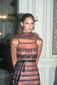 2026528816_Chanel1997HauteCouture46.thumb.jpg.1b93fe64793bfbab11e7173a229660e4.jpg