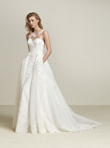 203416498_collazione_2018_Pronovias72.thumb.jpg.acf8fee6647c0e5e494695c3f39aff91.jpg