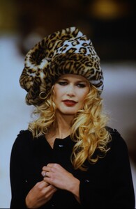 2038702049_ValentinoCoutureFall1994(25).thumb.jpg.cc7f614b17442c10eb7762be7d7e28ea.jpg