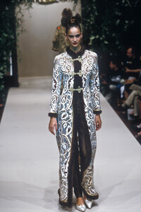 2046590609_PierreBalmain1997HauteCouture40.thumb.jpg.9773857b51905e9045b82872ab9afab3.jpg