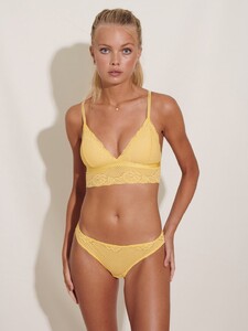 2056970985_Liza_bralette_briefs_yellow3_1080x1.thumb.jpg.8778582786be2cff47ad66619b71884a.jpg