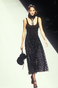 2060460417_GiorgioArmani1995WomenRTW201.thumb.jpg.bca8592d9b9d834e86986e045827bb8d.jpg