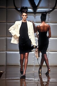 2063910597_Valentino1995HauteCouture3.thumb.jpg.73b12e2b69f709afd5f759bb6126d6b9.jpg