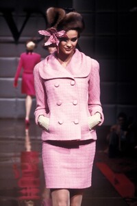 2090628029_Valentino1995HauteCouture28.thumb.jpg.4b1d7ed0f7be7a903b9a89846cc9f9af.jpg