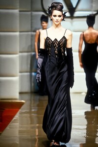 2098179235_Valentino1995HauteCouture116.thumb.jpg.2c5a7fde15c5cb935ff6151aa75eae61.jpg