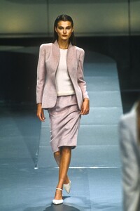 2100040584_Valentino1998WomenRTW53.thumb.jpg.9426b1e06b813f5408aabaa086307700.jpg