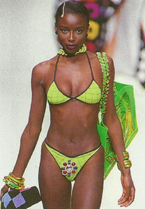 2118908943_LorrainePascaleChanelSpringSummer1995.thumb.png.a378c85e5a4a03631c37e783e983f57b.png