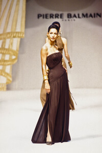 212219861_PierreBalmain1993HauteCouture106.thumb.jpg.1dc284cf145ad3b090cd657efc4cba46.jpg