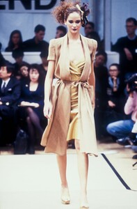 2131345746_Fendi1997WomenRTW37.thumb.jpg.7f784f11f79375034d4beb2ca6e7d9c5.jpg