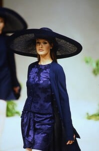 2145389459_ValentinoCoutureSpring1994(2).thumb.jpg.8589221e573ab5516514f40c4e74bbd5.jpg