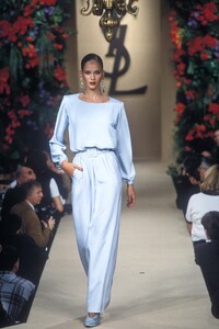 243474182_YvesSaintLaurent1997HauteCouture141.thumb.jpg.707f9dd3dba373d44380e6ad6b871948.jpg