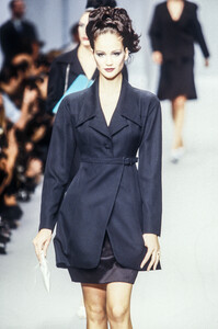 246748721_KarlLagerfeld1996WomenRTW91.thumb.jpg.389fa6256f0f1267e7e7b3ef2ce33315.jpg