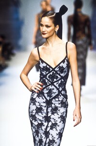 274001593_HerveLeger1996WomenRTW115.thumb.jpg.0541d3a2b4eb4f61f1c829f85083d94f.jpg