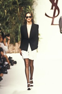 278956214_YvesSaintLaurent1995WomenRTW56.thumb.jpg.80ed89aaf2a8d8faf1dae7b6a3a76376.jpg