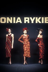 281176307_SoniaRykiel1995WomenRTW1.thumb.jpg.92dab2c20d3eafe4ec3b810b182fc911.jpg