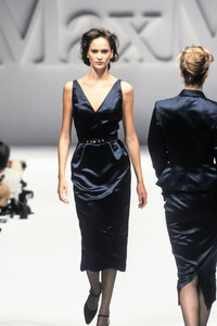 284517940_MaxMara1995WomenRTW39.thumb.jpg.308aae1d8fe92bb5890c062c807e22bc.jpg