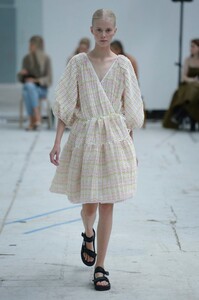 285533915_CecilieBahnsen_025.thumb.jpg.6b21b5d7d94b63170a2808d3fc4b49fe.jpg