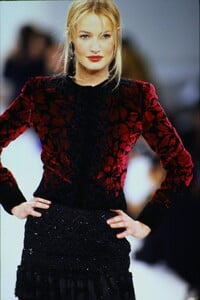 291729704_OscardeLaRentaFall1994(3).thumb.jpg.1ae86396850da8af518314c8e0af907c.jpg