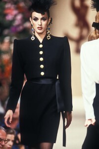 311546760_YvesSaintLaurent1992HauteCouture25.thumb.jpg.41975231694dc92c9abc63544e3426d7.jpg