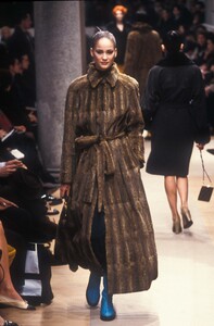 314397828_Fendi1996WomenRTW26.thumb.jpg.432e055d843a266ad1cedd745621cdf8.jpg