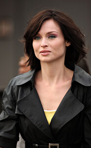 37498_Sophie_Ellis_Bextor_is_pictured_on_set_of_the_latest_Rimmel_advert_776_122_119lo.jpg