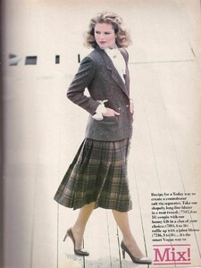 376634650_Vintage-Vogue-Patterns-1979-Lisa-Ryall-Christie-Brinkley-_57(4).thumb.jpg.066eb059727726dae17cc188c103338d.jpg