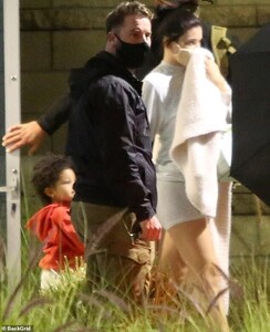 38819102-9217917-Making_it_work_Kylie_shares_her_little_girl_with_her_rapper_ex_b-m-129_1612339139114.jpg