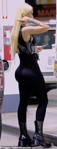 38885738-9224461-Way_to_go_The_artist_was_seen_pumping_her_own_gas-a-12_1612460099409.jpg