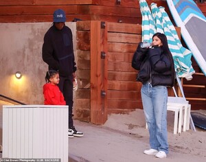 39378328-9268095-Seeing_red_Stormi_cooled_down_her_scarlet_sweatshirt_with_a_set_-a-45_1613536340599.jpg