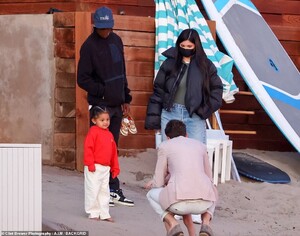 39378334-9268095-Family_time_Kylie_Jenner_23_and_her_ex_Travis_Scott_28_enjoyed_a-a-42_1613536301071.jpg
