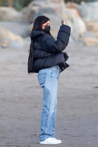 39378338-9268095-Memories_While_Stormi_and_her_friend_played_on_the_beach_Kylie_k-a-55_1613536431434.jpg