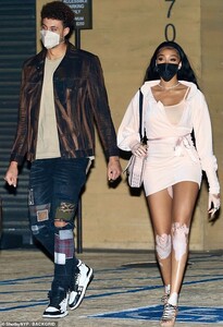 39434456-9273157-Date_night_Winnie_Harlow_was_seen_Wednesday_out_in_the_parking_l-m-105_1613631916488.jpg