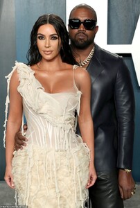39505462-9279847-Done_Kim_Kardashian_has_reportedly_filed_for_divorce_from_her_hu-a-1_1613785069170.jpg