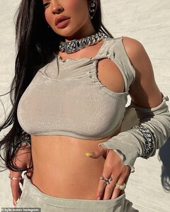 39676572-9291789-What_a_look_She_went_bra_less_under_an_almost_translucently_thin-a-7_1614112978344.jpg
